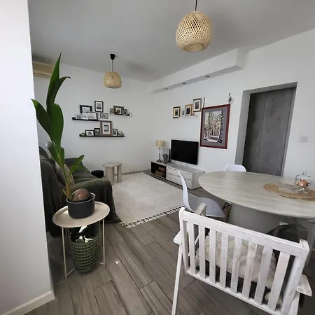 Garden Apartment *